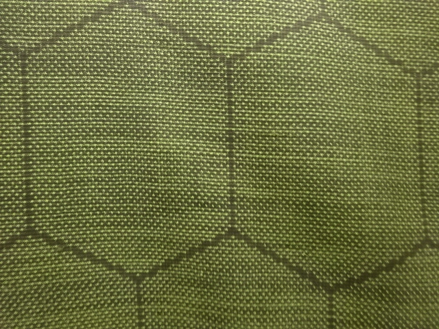  亀甲繋ぎ模様織り出し本場泥大島紬着物(5マルキ)